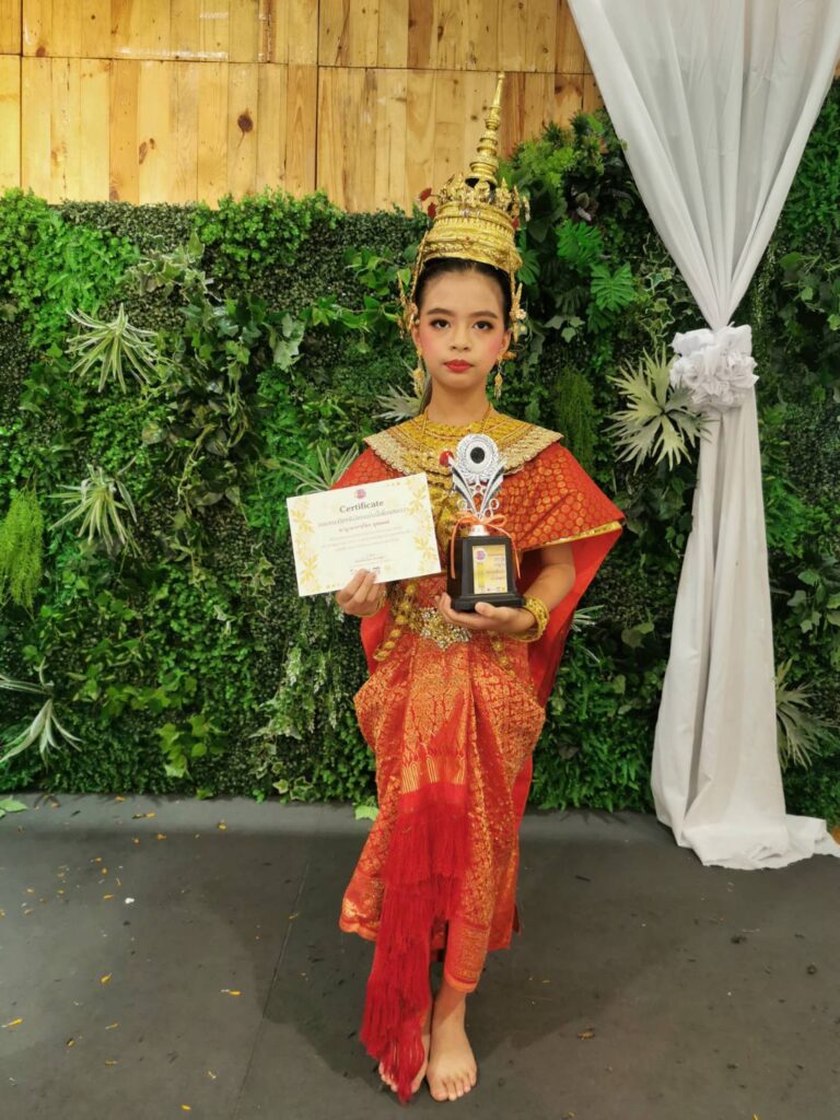 ยินดีกับน้องจีน สอบติดพิเศษรำไทย โรงเรียนวิสุทธิกษัตรี