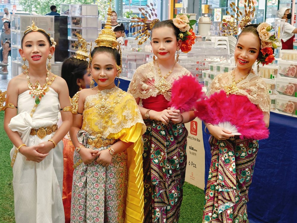 เวที แจสศรีนครินทร์ ทุกประสบการณ์ ทุกเวที คือคุณค่า ของลูกๆ