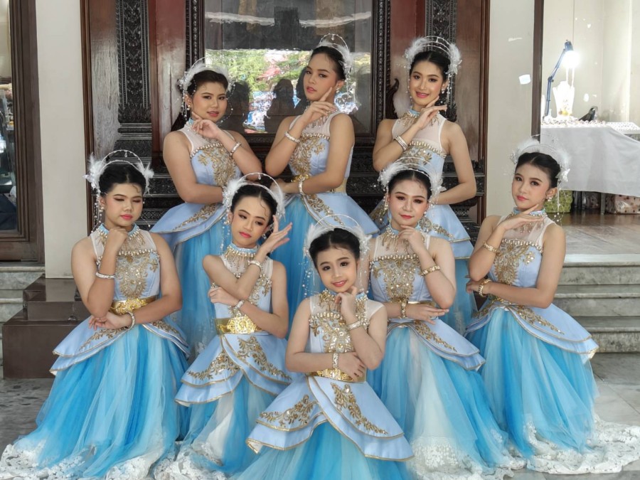 เด็กๆร่วมงาน แสดงที่คุรุสภา สมาคมสตรีไทยสากล